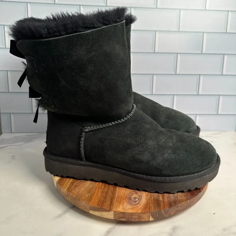 UGG Bailey Bow II Boots Womens Size‎ 8 Black Satin Bows Sheepskin